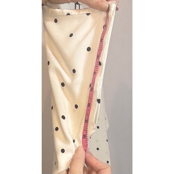 Uniqlo White Black Polka Dot Blouse M Short Sleeve Button Front Career Top - Picture 7 of 8